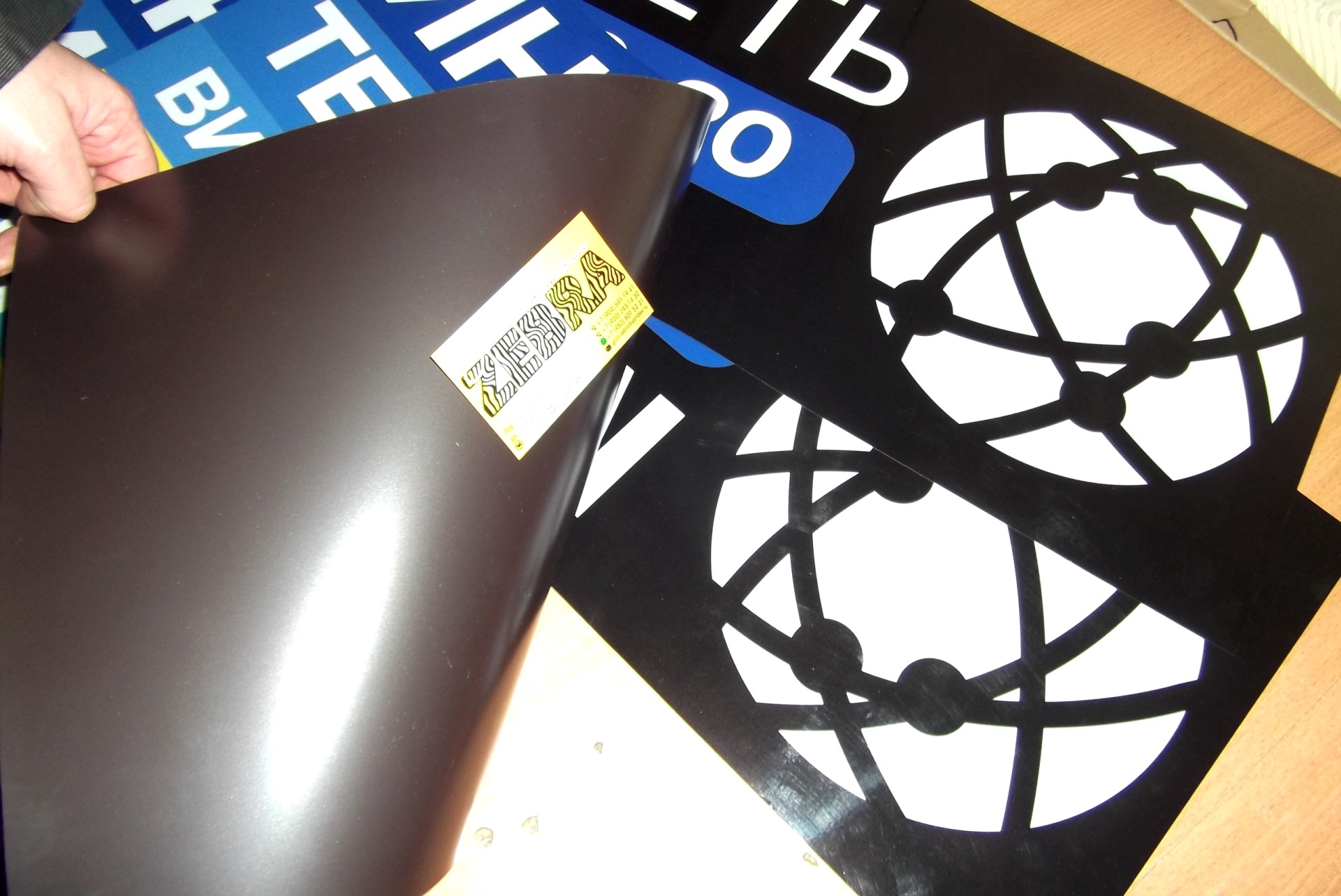 Магнит на заказ с логотипом на дверь авто